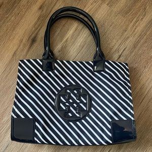 Tory Burch Purse, like new. Only used once.